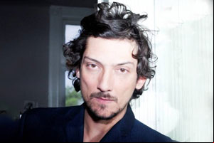 Biografía de León Larregui