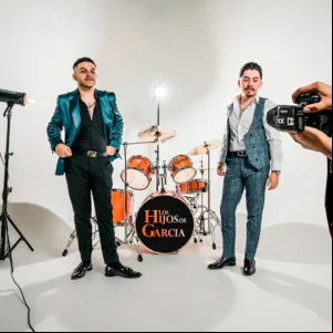 Álbum Lujos y Libras de Los Hijos de García