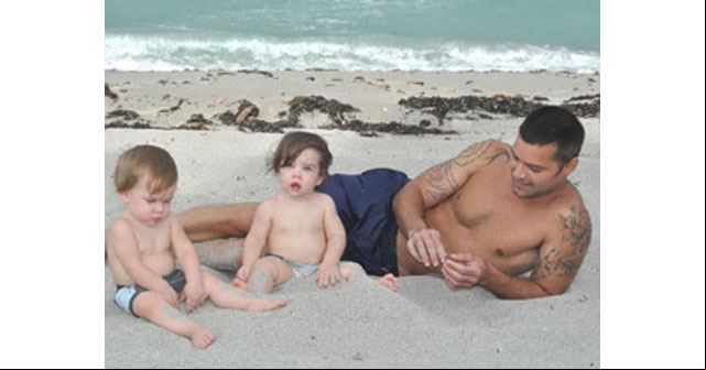 Ricky Martin Publica Fotos de los Gemelos Valentino y Matteo