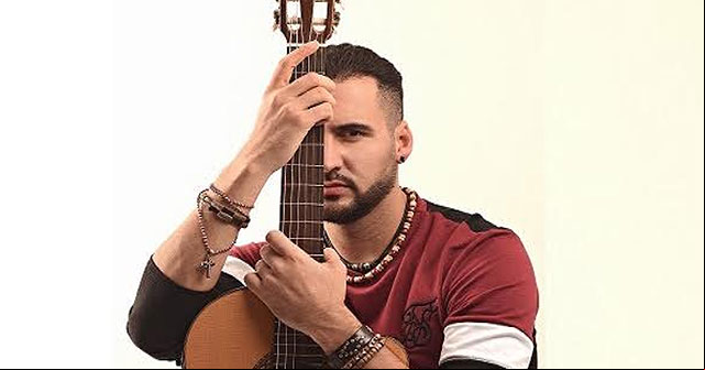 Alessandro Galas en la promoción de su nuevo tema 
