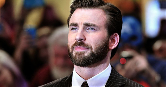 ¡Chris Evans se mete a cantante! Mira como lo hace [VIDEO]