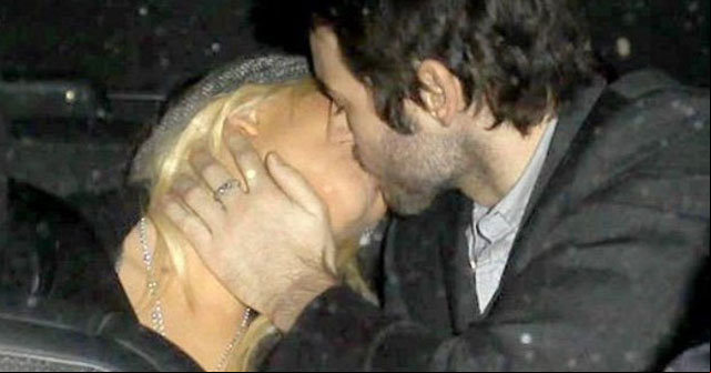 Christina Aguilera es captada besando a su novio