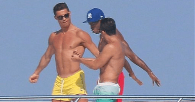Cristiano se olvida de Irina Shayk con unos amigos