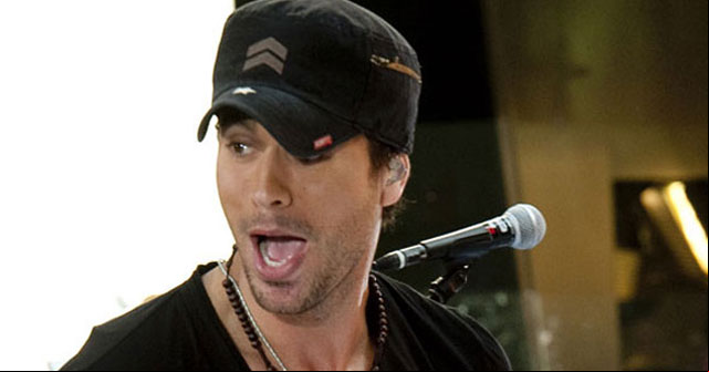 Enrique Iglesias encuentra a fanática en ropa interior en su casa 
