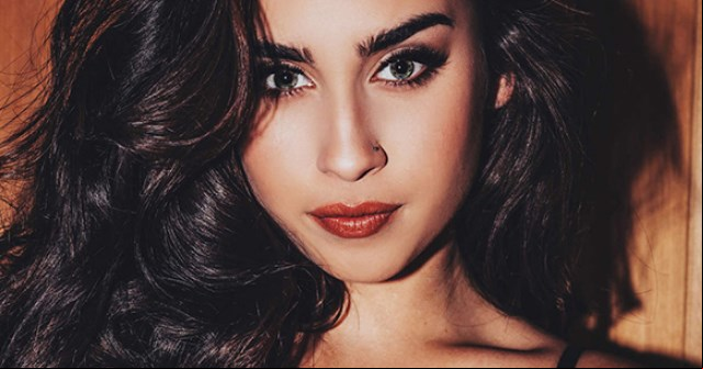 ¡SÚPER SEXY! Integrante de Fifth Harmony  se destapa  para Playboy (+FOTOS)