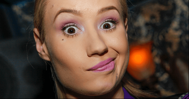 Mira a quien culpó Iggy Azalea por el fallo de la canción Pretty Girls