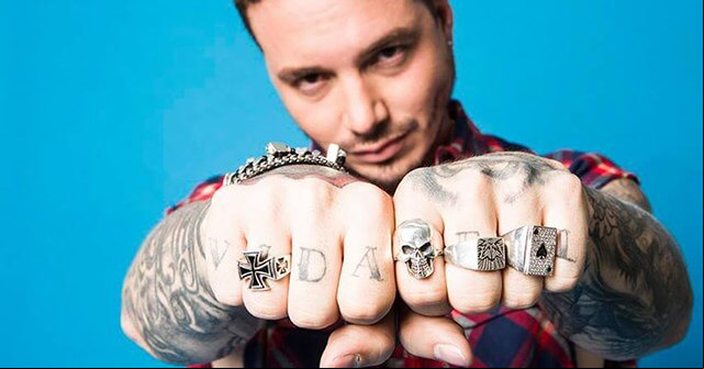 ¡Chistoso! J Balvin parece un “pollito” con su nuevo Look (+FOTOS)