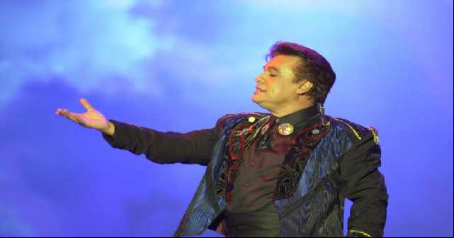 A dos años de su fallecimiento ofrecen homenaje a Juan Gabriel