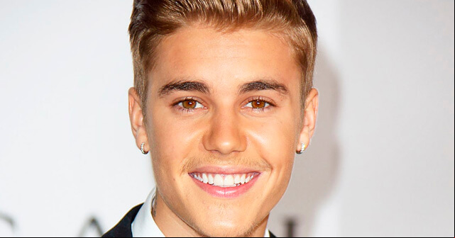 ¡De risa! Justin Bieber cae de una tarima +TWEET