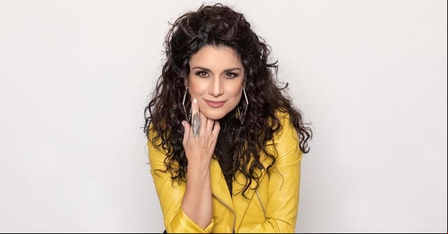 Karina se reencuentra con su país en una gira de conciertos titulada <em>“De aquí soy”</em>
