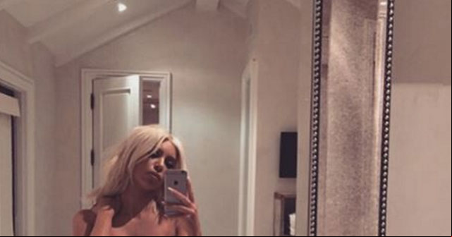 Kim Kardashian publicó una selfie desnuda a las 13 semanas de dar a luz a Saint West