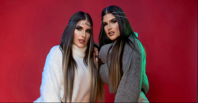 Las hermanas KSK Twins regresan con el <em>“Cora en modo avión”</em>