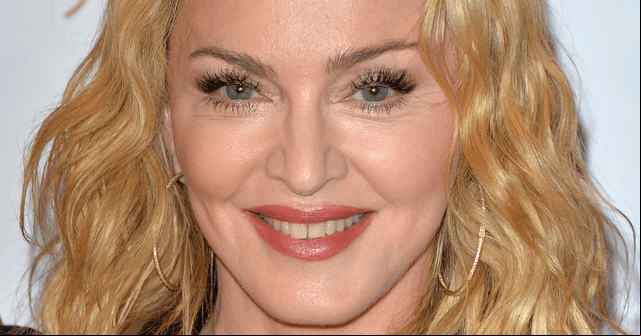 ¡Polémica! Madonna publica foto de sus hijos adoptivos masajeando sus pies [FOTO]