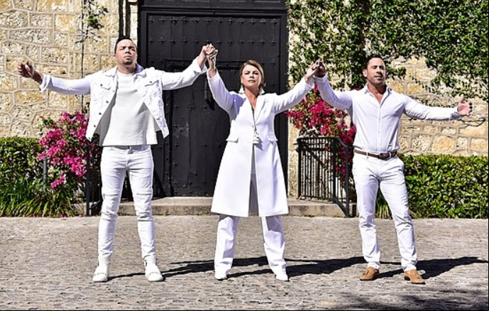 Olga Tañon con Alex Zurdo y Abraham Velázquez