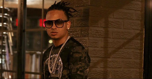 Ozuna golpea un hombre con micrófono durante concierto 