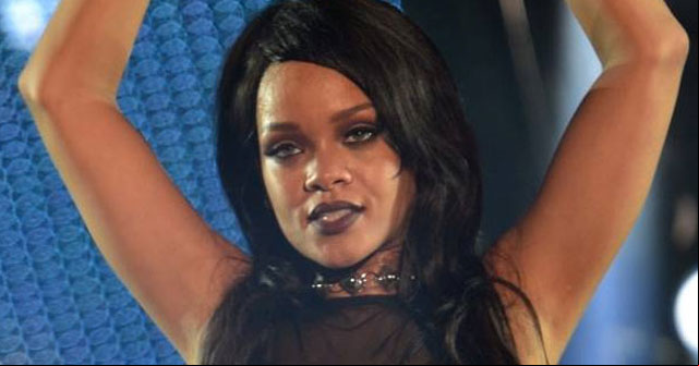 Hackers muestran a Rihanna completamente desnuda
