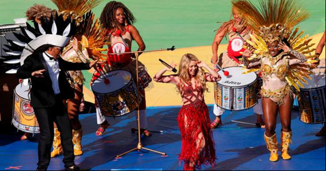 Shakira en la ceremonia de clausura del Mundial Brasil 2014 