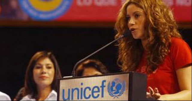 Shakira recibe premio de UNICEF
