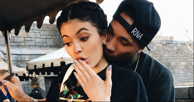 Tyga le regalo un Mercedes-Benz a Kylie Jenner (+Video)