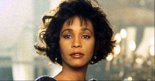 Familia de Whitney Houston se opone a holograma de la cantante