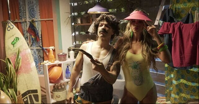 Xuxo presenta su lado más jocoso en el videoclip de <em>“Agüita Fresca”</em>